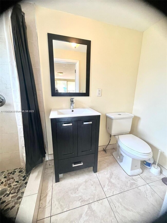 1840 NE 182nd St in North Miami Beach, FL - Building Photo - Building Photo