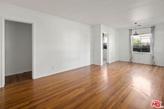 4925 Stern Ave in Los Angeles, CA - Building Photo - Building Photo