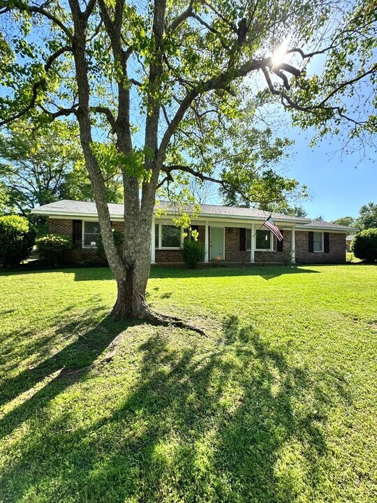401 Janice St in Enterprise, AL - Building Photo