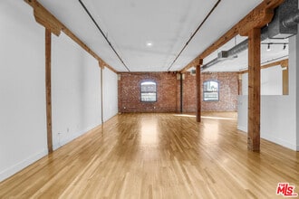 215 S Santa Fe Ave in Los Angeles, CA - Building Photo - Building Photo