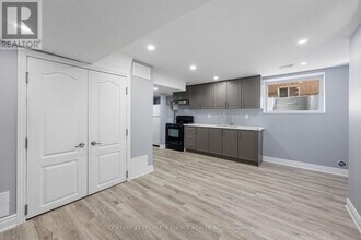 32 Frenchpark Cir in Brampton, ON - Building Photo - Building Photo