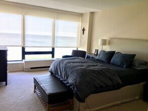 5445 N Sheridan Rd in Chicago, IL - Building Photo - Building Photo