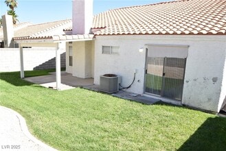 5453 Desert Valley Dr in Las Vegas, NV - Building Photo - Building Photo