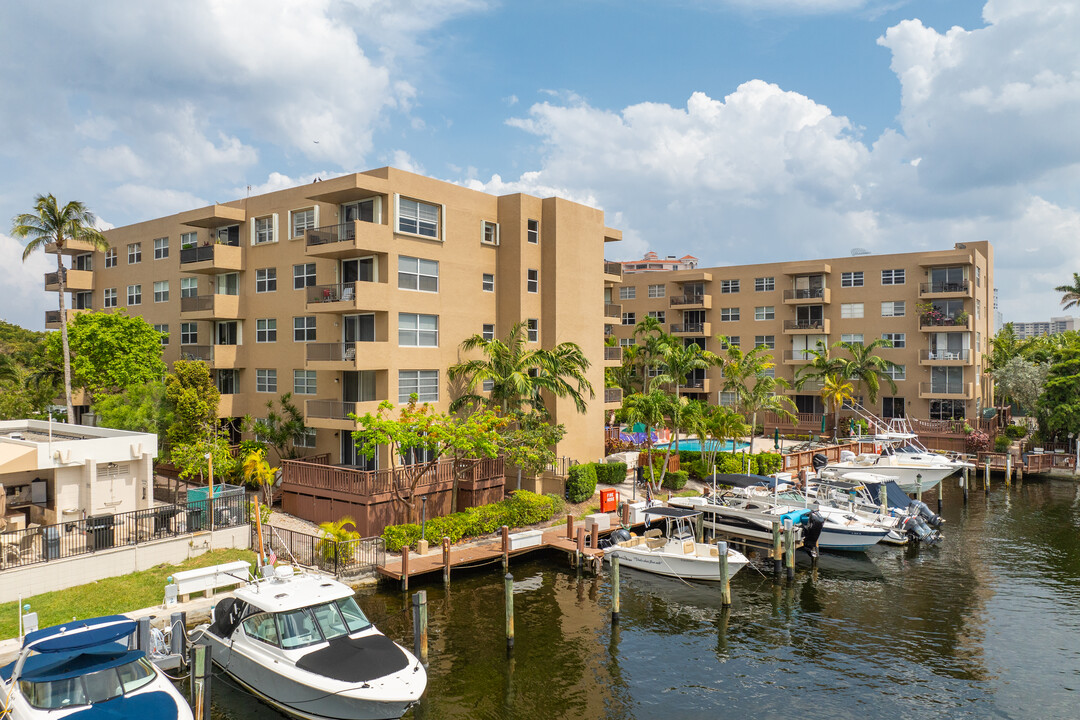 Rio Espana Condominiums in Pompano Beach, FL - Building Photo