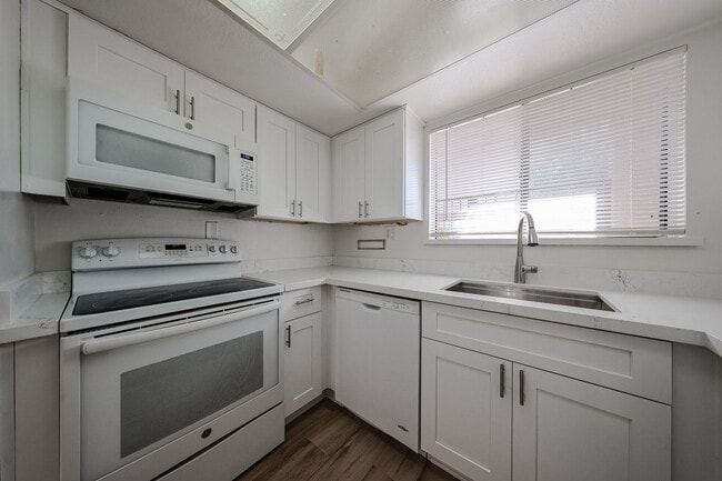 312 E Patrician Dr in Tempe, AZ - Foto de edificio - Building Photo