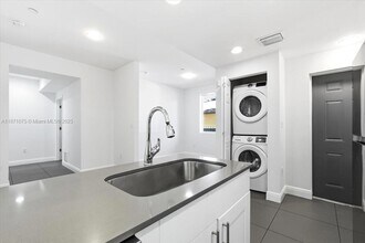 541 NW 33rd St, Unit 1 in Miami, FL - Building Photo - Building Photo