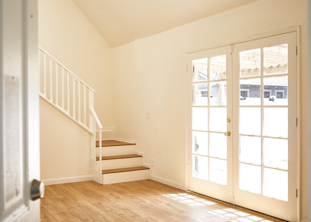 364 Orizaba Ave in Long Beach, CA - Building Photo