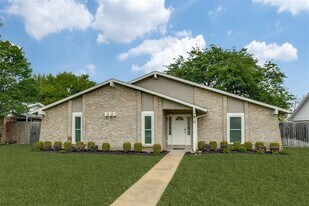 2117 Oak Brook Dr in Richardson, TX - Building Photo