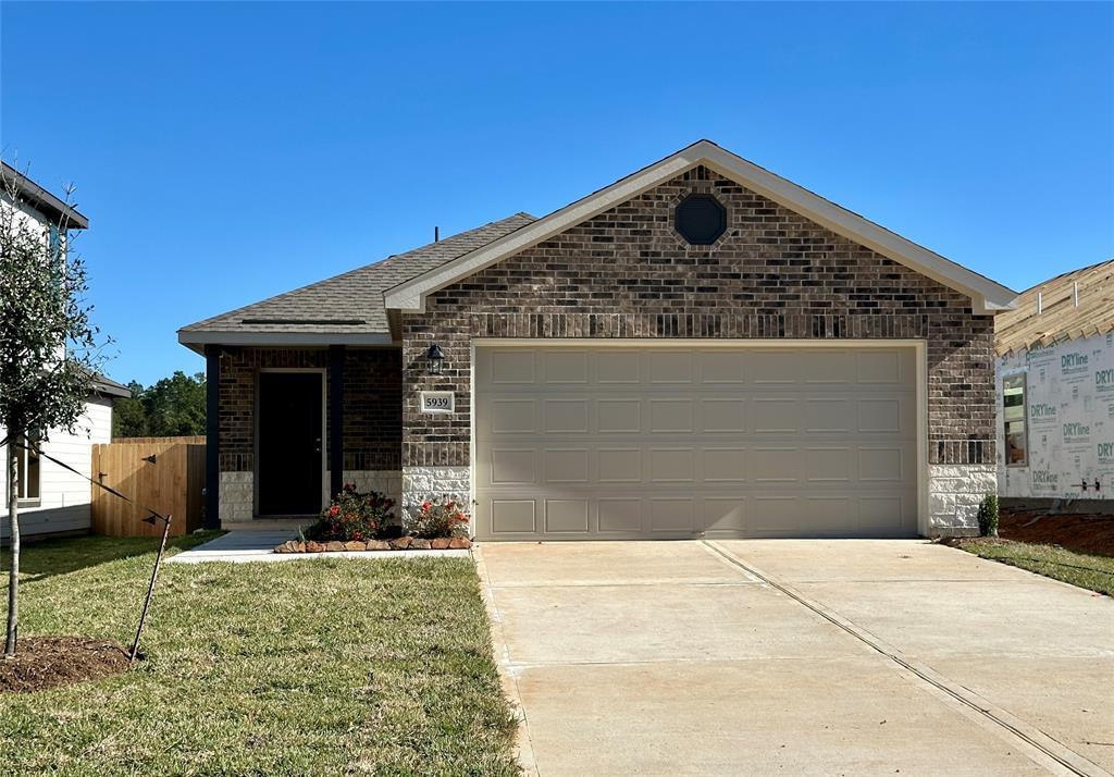 5939 Hollyhock Ln in Montgomery, TX - Building Photo