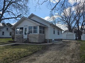 115 Summit Ave in Waterloo, IA - Building Photo