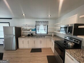 2597 Glenvalley Dr in Decatur, GA - Building Photo - Building Photo