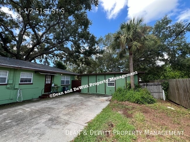 2411 1/2 51st St S in St. Petersburg, FL - Building Photo - Building Photo