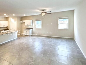 497 Silver Smt Ave in Henderson, NV - Building Photo - Building Photo