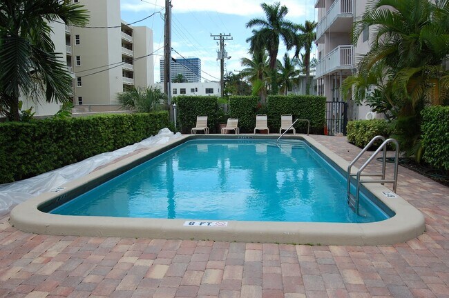 720 Orton Ave, Unit 704 in Fort Lauderdale, FL - Foto de edificio - Building Photo