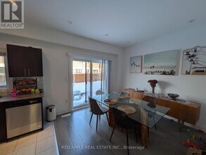 88 Fairlane Ave in Barrie, ON - Building Photo - Building Photo