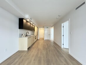 13738 Central Ave in Surrey, BC - Building Photo - Building Photo