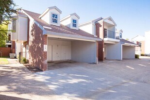 5100 Verde Valley Ln in Dallas, TX - Building Photo