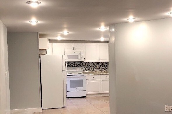 6855 N Franklin St in Philadelphia, PA - Building Photo