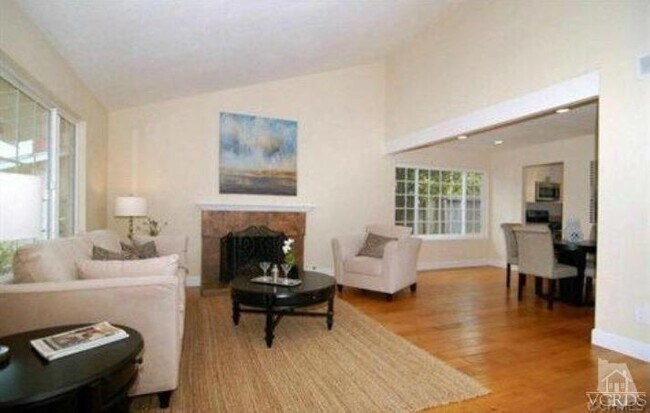 2219 Scenicpark St in Thousand Oaks, CA - Building Photo - Building Photo