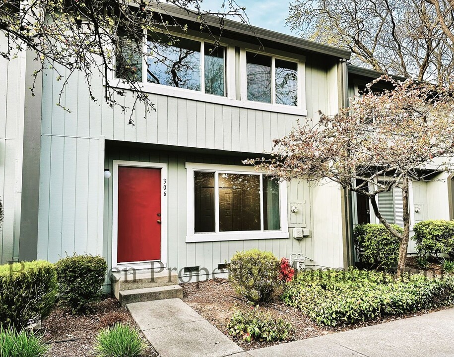 306 Gate Way in Santa Rosa, CA - Building Photo