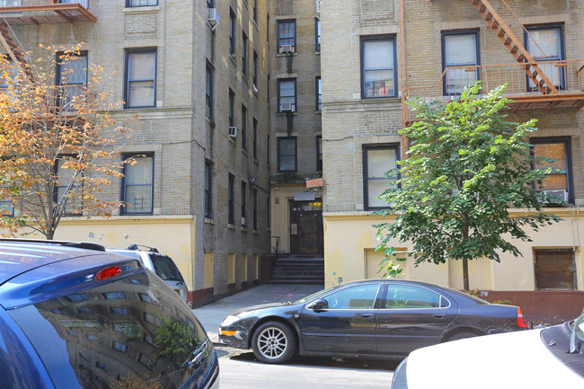 560-564 W 192nd St in New York, NY - Foto de edificio - Building Photo