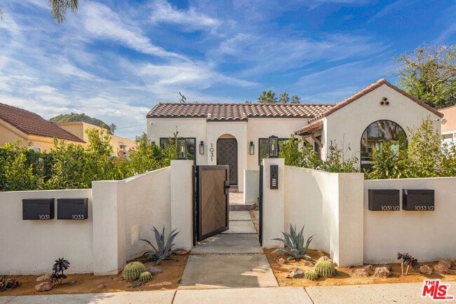 1033 Havenhurst Dr in West Hollywood, CA - Building Photo - Building Photo