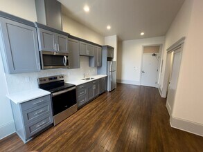 455 Court St NE in Salem, OR - Building Photo - Building Photo
