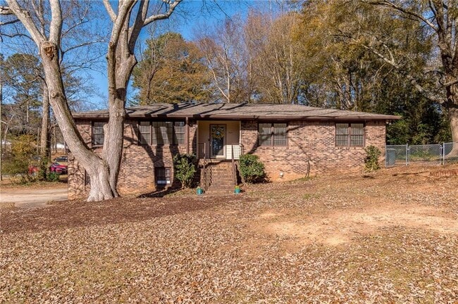 property at 905 Tanglewood Trail