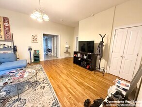 36 Hawthorne St, Unit 1 in Boston, MA - Foto de edificio - Building Photo