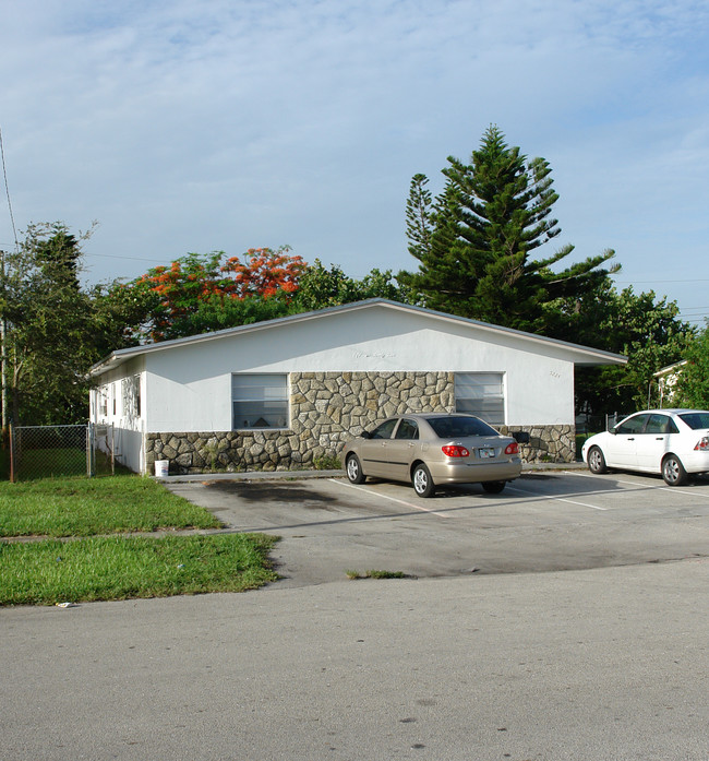 5224 NW 16th St in Fort Lauderdale, FL - Building Photo - Building Photo