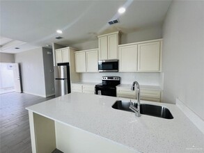 1501 Shavano Dr-Unit -3 in Edinburg, TX - Building Photo - Building Photo