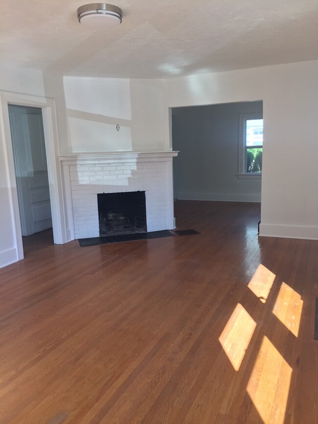 2351 SE 51st Ave in Portland, OR - Foto de edificio - Building Photo