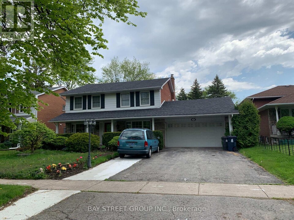 35 Allangrove Crescent in Toronto, ON - Building Photo