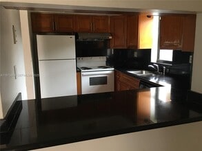 5825 W 25th Ct in Hialeah, FL - Building Photo - Building Photo