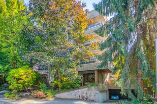 Landmark Sunset in Vancouver, BC - Building Photo