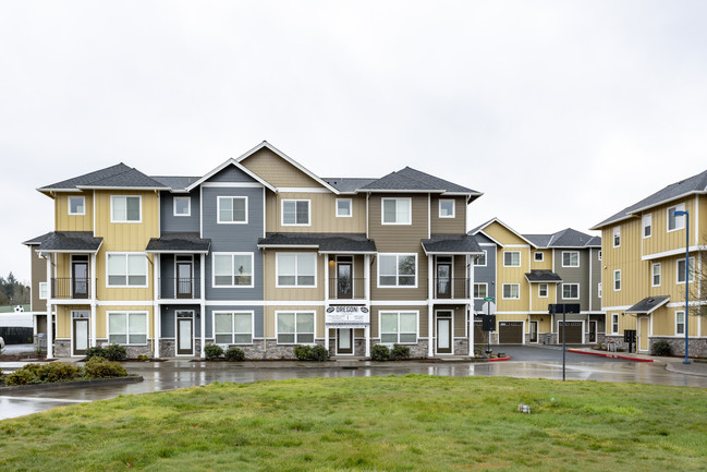 Oregon Street Townhomes in Sherwood, OR - Building Photo - Building Photo