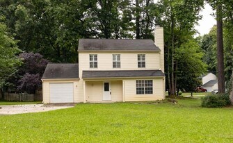 11240 Rotherick Dr in Alpharetta, GA - Building Photo