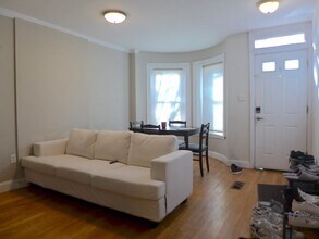 77 Windsor St in Boston, MA - Foto de edificio - Building Photo