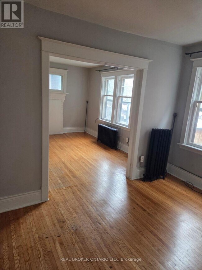 985 Main St E in Hamilton, ON - Building Photo - Building Photo