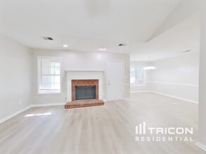520 Sarah's Ln in Locust Grove, GA - Building Photo - Building Photo