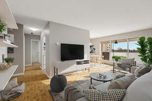 Canterbury Square in Ottawa, ON - Building Photo