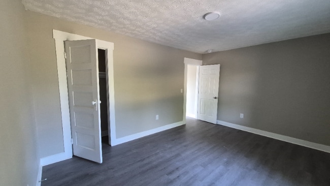 916 Riverview Terrace in Dayton, OH - Foto de edificio - Building Photo