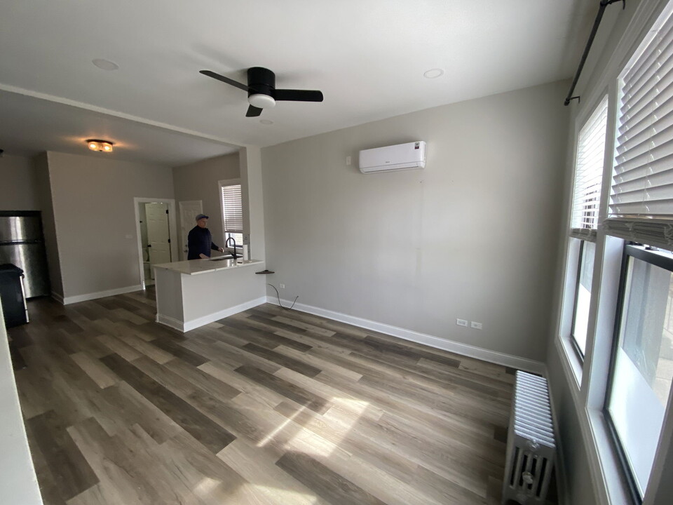 2658 W Huron St in Chicago, IL - Building Photo