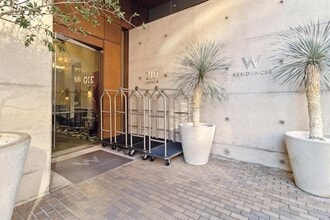 210 Lavaca St in Austin, TX - Building Photo - Building Photo