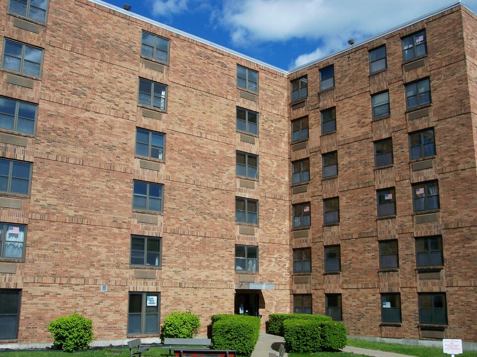 Laura Hawkins Hall in Hannibal, MO - Building Photo