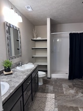 744 Justus Ave in Harrisburg, SD - Foto de edificio - Building Photo