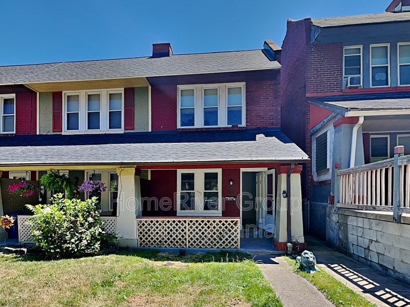 1517 1/2 Davis Ave in Pittsburgh, PA - Foto de edificio