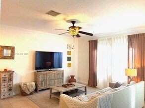 6944 NW 115th Ct in Doral, FL - Building Photo - Building Photo