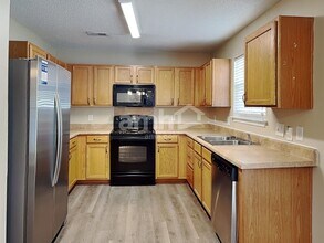 567 River View Dr in Lowell, NC - Building Photo - Building Photo