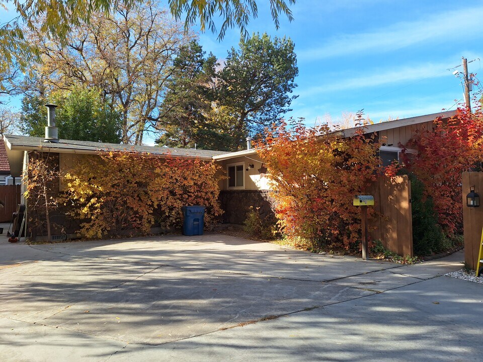 2437 N Curtis Rd in Boise, ID - Building Photo